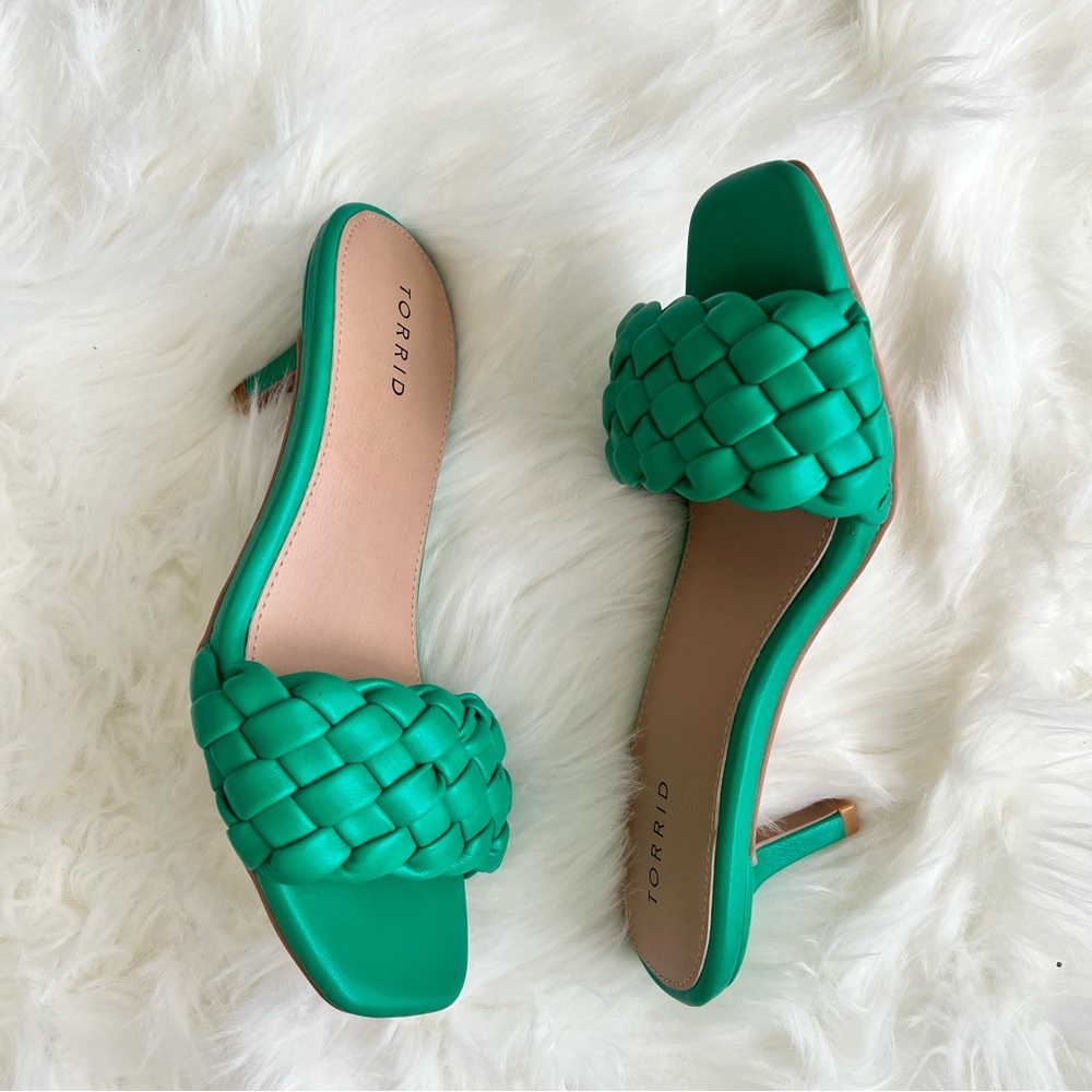 TORRID Green Woven Toe Strap Mule~ NWT 😍